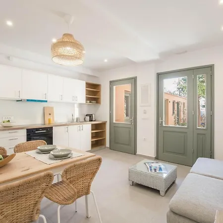 Lindas Convent Garden 1