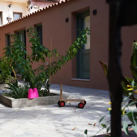 Lindas Convent Garden 1 *