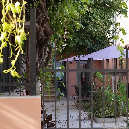 Lindas Convent Garden 1 * خانيا