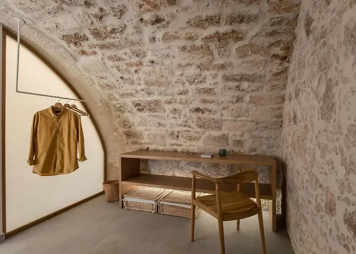 Lindas Convent Garden 1