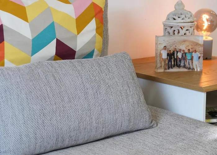 Lindas Convent Garden 1 *