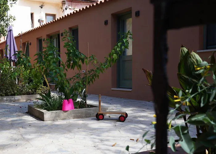 Lindas Convent Garden 1 *