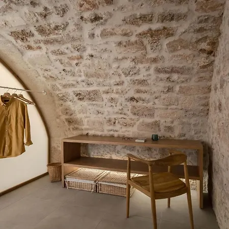 Lindas Convent Garden 1