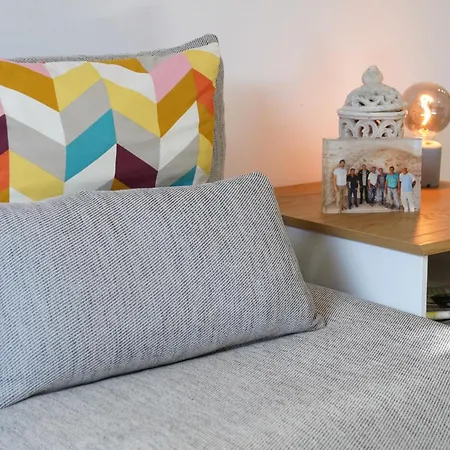 Lindas Convent Garden 1 *