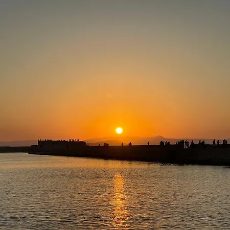 Lindas Convent Garden 1 *